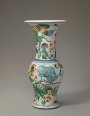 五彩加金鹭莲纹尊