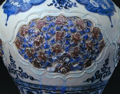 青花釉里红镂雕盖罐- 美讯网|中国书画收藏频道