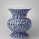 斗彩勾莲菊瓣尊