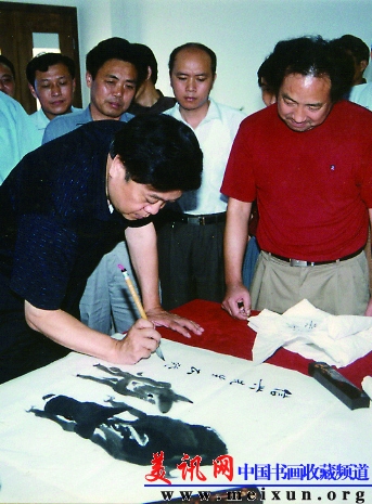 2002年与中央电视台主持人赵忠祥老师相约西山艺术写生并赠作品留念.jpg
