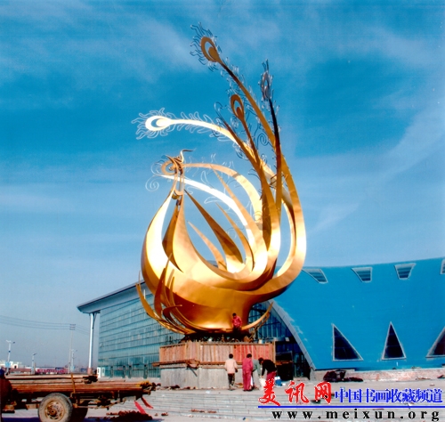山东邹平县长途汽车站金凤凰不锈钢雕塑高21米.jpg