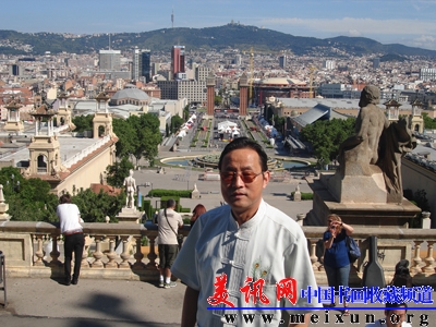 巴塞罗那西班牙博物馆前留影.JPG