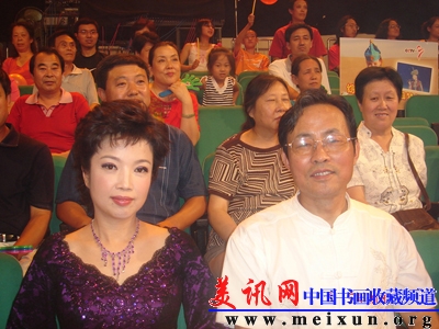 在中央电视台张惠臣先生与着名主持人黄微女士坐嘉宾评委.jpg