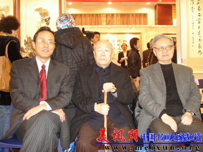 与欧阳中石老师、李忠贵老师在最高人民法院笔会上留影.JPG