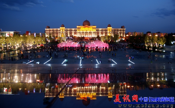 夏日广场 流光溢彩.JPG