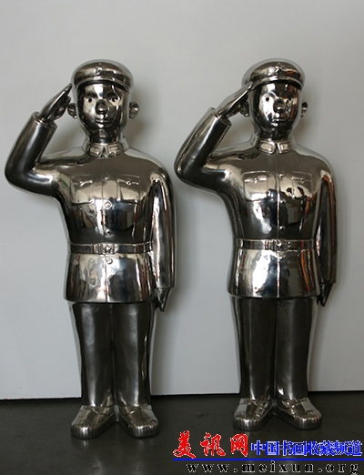 沈敬东敬礼(不锈钢雕塑)高100x45x20cm2013年.JPG