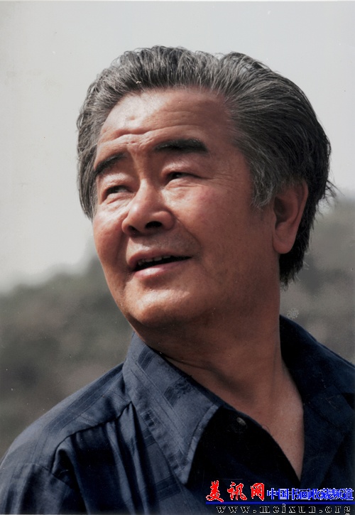 1981年黄胄在中国画研究院.jpg
