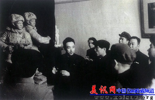 1954年王熙民介绍纪念碑雕像的创作经验.jpg