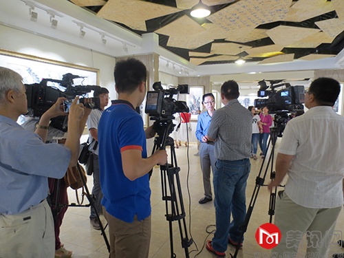 7薛亮接受多家媒体采访.JPG