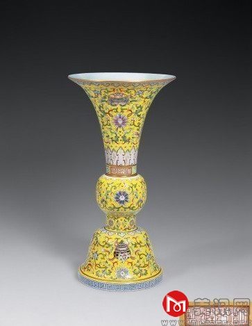 中国古陶器　粉彩瓷器 晚清精品黄地粉彩堆塑博古杂宝纹四方倭角帽筒古董古玩古瓷器