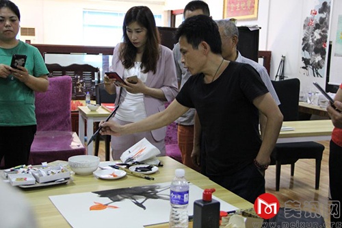林老师现场作画.jpg